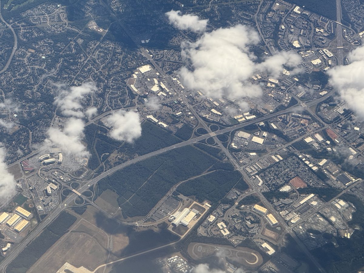 2025-09-12 12 54 13 Aerial view centered on the interchange of U.S. Route 50 and Virginia State Route 28 in Chantilly, Fairfax County, Virginia from an aircraft which departed from Newark Liberty International Airport in Chantilly, VA