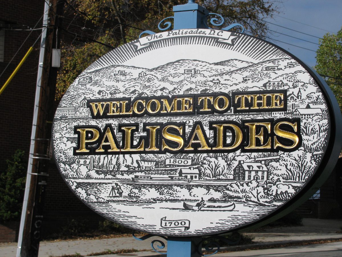Palisades-sign in Palisades, DC